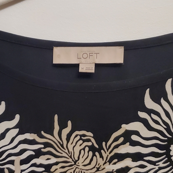 LOFT  black flower print blouse  long sleeve M - Picture 2 of 4